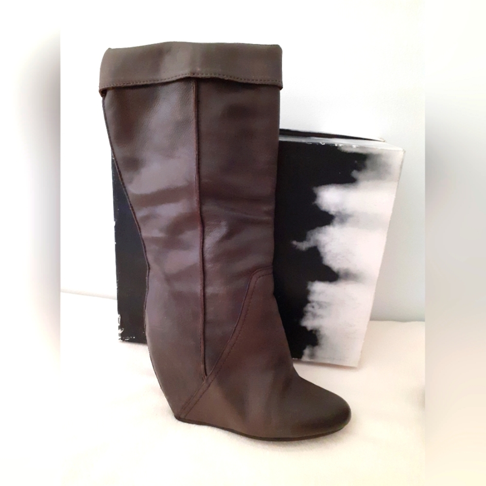 Boots - Picture 4 of 6